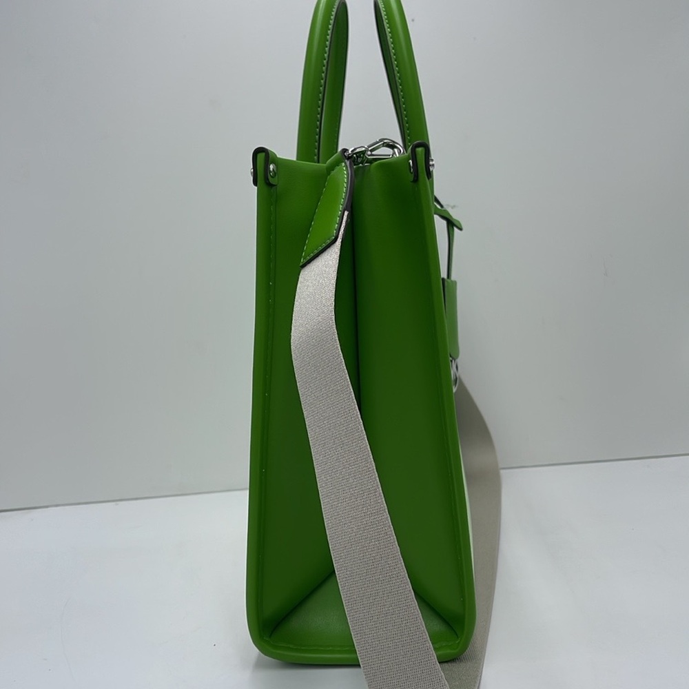 Michael Kors Mirella Medium Ombré Logo Tote Bag
Jungle Green 
NWT - Picture 3 of 16